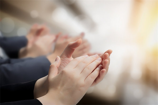 薪酬績(jī)效與戰(zhàn)略目標(biāo)協(xié)同，推動(dòng)企業(yè)持續(xù)發(fā)展與成長(zhǎng)