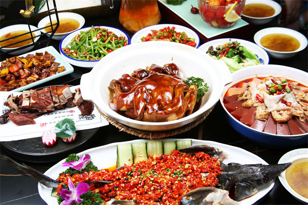 今年擴(kuò)消費(fèi)怎么干？各大企業(yè)如何根據(jù)政策發(fā)力？
