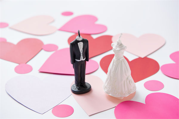 5月10日起結(jié)婚離婚不需要戶口本，人力資源怎么看？